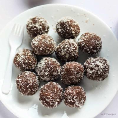 Chocolate coconut power balls