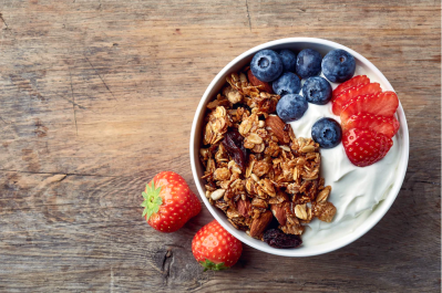 Low-sugar crunchy cinnamon granola